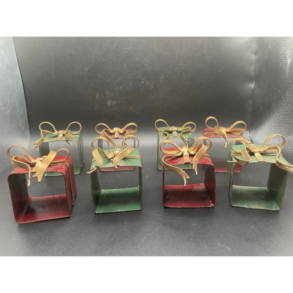 Vtg rare Red And Green Christmas Gift Metal Napkin Rings Set Of 8